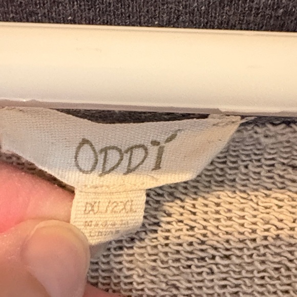 ODDY Gray and Cream Knit Top - Picture 2 of 5